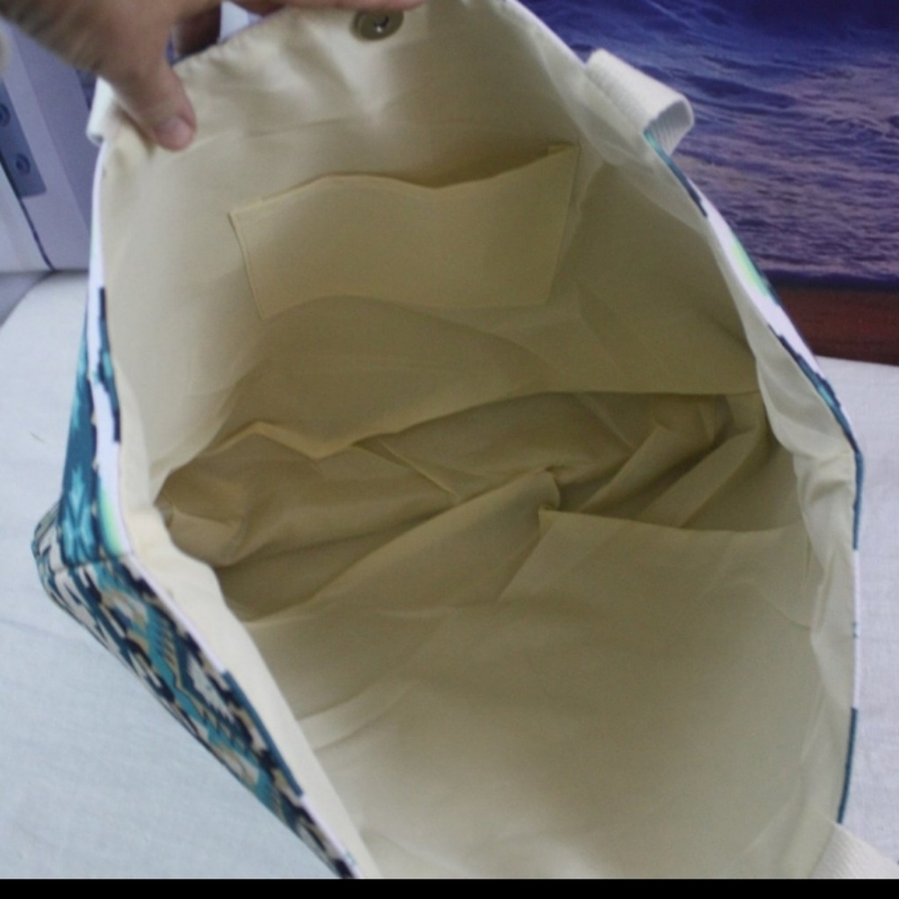 Aztec Print Tote/Beach Bag & Pouch - Picture 6 of 8